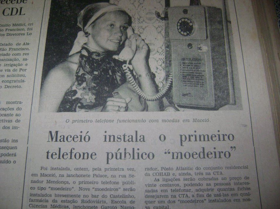 O primeiro telefone público da cidade foi instalado na antiga Rua Senador Mendonça (atual Rua do Livramento), no Centro.