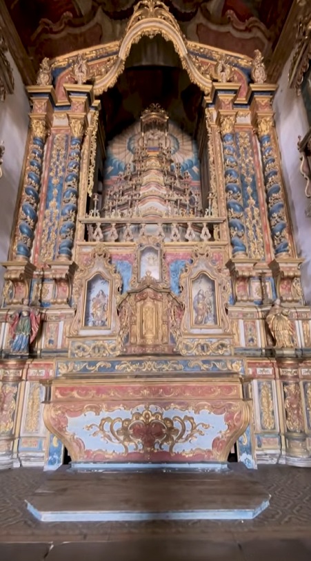 A corrente enterrada na igreja?